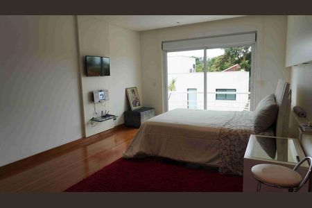Casa de condomínio para alugar com 950m², 3 quartos e 6 vagas Casa de condomínio para alugar com 950m², 3 quartos e 6 vagasSuite4
