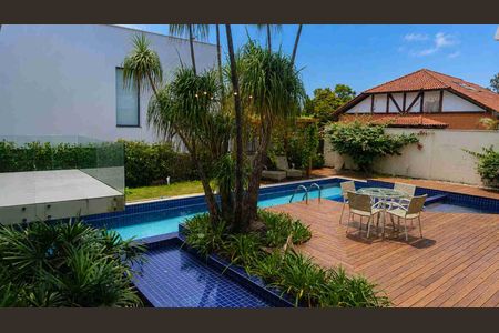 Casa de condomínio para alugar com 950m², 3 quartos e 6 vagas Casa de condomínio para alugar com 950m², 3 quartos e 6 vagasPiscina