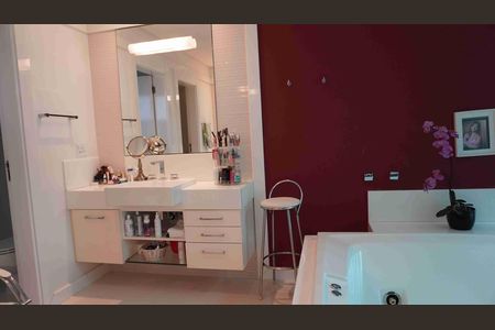 Casa de condomínio para alugar com 950m², 3 quartos e 6 vagas Casa de condomínio para alugar com 950m², 3 quartos e 6 vagasBanheiro Suite Principal1