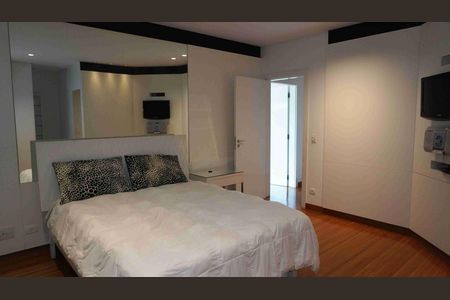 Casa de condomínio para alugar com 950m², 3 quartos e 6 vagas Casa de condomínio para alugar com 950m², 3 quartos e 6 vagasSuite3