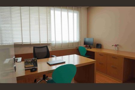 Casa de condomínio para alugar com 950m², 3 quartos e 6 vagas Casa de condomínio para alugar com 950m², 3 quartos e 6 vagasEscritório