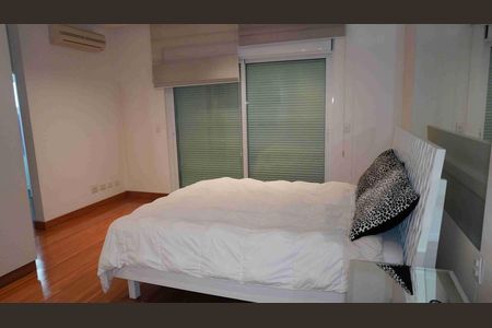 Casa de condomínio para alugar com 950m², 3 quartos e 6 vagas Casa de condomínio para alugar com 950m², 3 quartos e 6 vagasSuite3