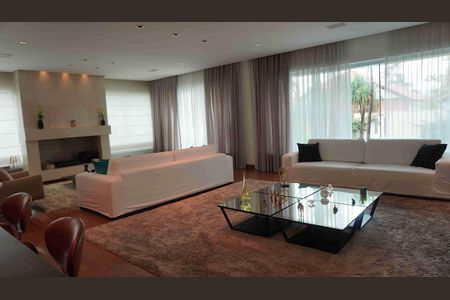 Casa de condomínio para alugar com 950m², 3 quartos e 6 vagas Casa de condomínio para alugar com 950m², 3 quartos e 6 vagasSala de estar