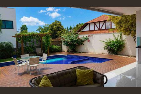 Casa de condomínio para alugar com 950m², 3 quartos e 6 vagas Casa de condomínio para alugar com 950m², 3 quartos e 6 vagasPiscina