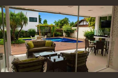 Casa de condomínio para alugar com 950m², 3 quartos e 6 vagas Casa de condomínio para alugar com 950m², 3 quartos e 6 vagasPiscina