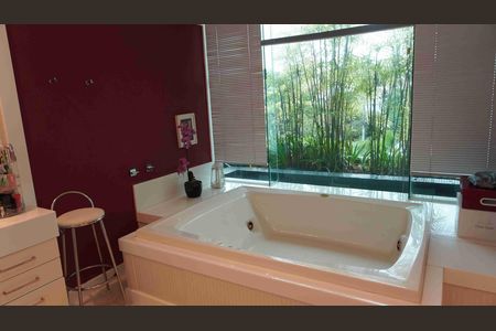 Casa de condomínio para alugar com 950m², 3 quartos e 6 vagas Casa de condomínio para alugar com 950m², 3 quartos e 6 vagasBanheiro Suite Principal1