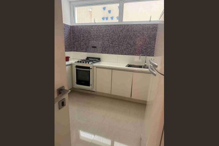 Casa de condomínio para alugar com 950m², 3 quartos e 6 vagas Casa de condomínio para alugar com 950m², 3 quartos e 6 vagasCozinha Auxiliar - Salao de festas