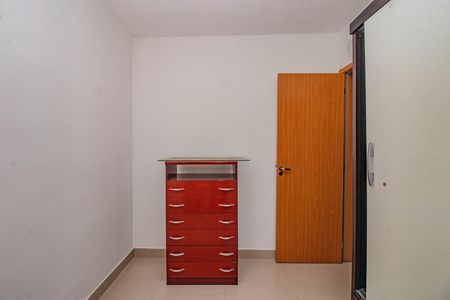 Quarto 1 de apartamento para alugar com 2 quartos, 50m² em Jardim Dona Leopoldina, Porto Alegre