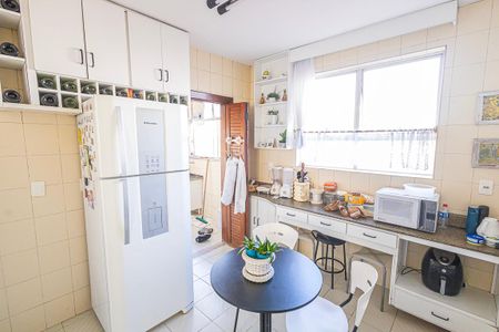 Apartamento à venda com 168m², 4 quartos e 2 vagas Apartamento à venda com 168m², 4 quartos e 2 vagasCozinha