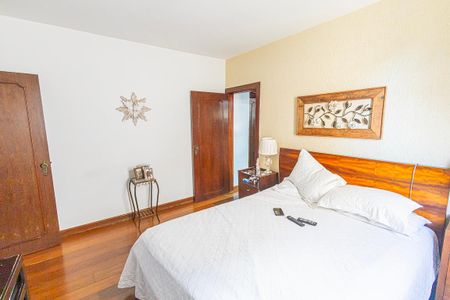Apartamento à venda com 168m², 4 quartos e 2 vagas Apartamento à venda com 168m², 4 quartos e 2 vagasQuarto 1/ closet/ suite