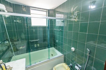 Apartamento à venda com 168m², 4 quartos e 2 vagas Apartamento à venda com 168m², 4 quartos e 2 vagassuite