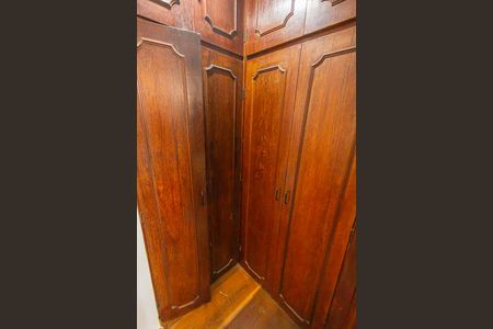 Apartamento à venda com 168m², 4 quartos e 2 vagas Apartamento à venda com 168m², 4 quartos e 2 vagasCloset