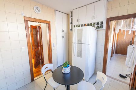 Apartamento à venda com 168m², 4 quartos e 2 vagas Apartamento à venda com 168m², 4 quartos e 2 vagasCozinha