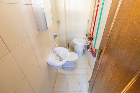 Apartamento à venda com 168m², 4 quartos e 2 vagas Apartamento à venda com 168m², 4 quartos e 2 vagasBanheiro de serviço