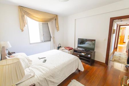 Apartamento à venda com 168m², 4 quartos e 2 vagas Apartamento à venda com 168m², 4 quartos e 2 vagasQuarto 1/ closet/ suite