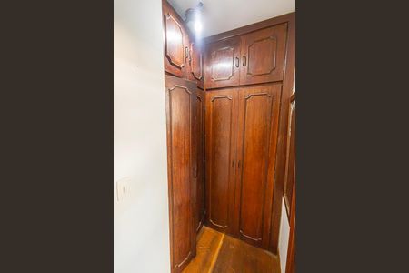 Apartamento à venda com 168m², 4 quartos e 2 vagas Apartamento à venda com 168m², 4 quartos e 2 vagasCloset