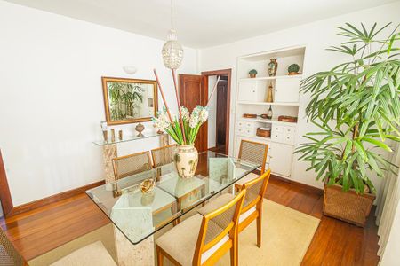 Apartamento à venda com 168m², 4 quartos e 2 vagas Apartamento à venda com 168m², 4 quartos e 2 vagasCopa