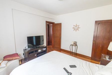 Apartamento à venda com 168m², 4 quartos e 2 vagas Apartamento à venda com 168m², 4 quartos e 2 vagasQuarto 1/ closet/ suite