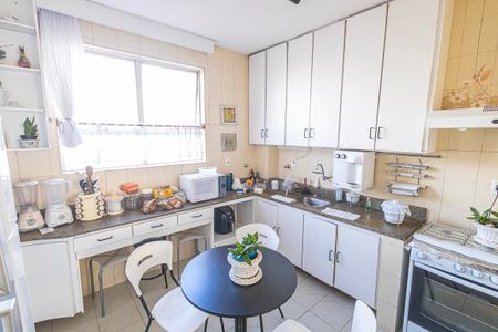 Apartamento à venda com 168m², 4 quartos e 2 vagas Apartamento à venda com 168m², 4 quartos e 2 vagasCozinha