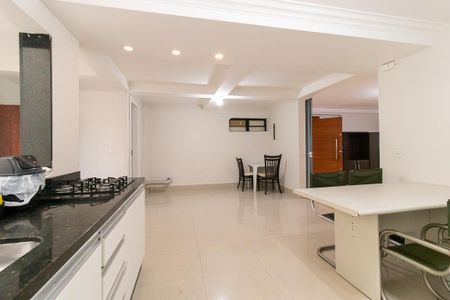 Casa à venda com 290m², 4 quartos e 4 vagas Casa à venda com 290m², 4 quartos e 4 vagasCozinha - Armários