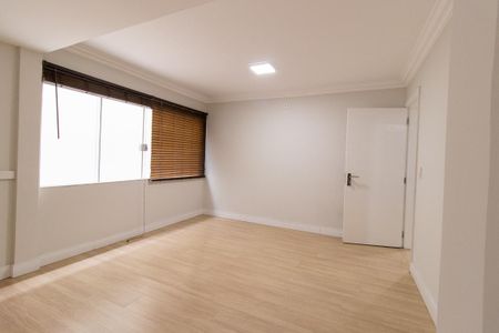Casa à venda com 290m², 4 quartos e 4 vagas Casa à venda com 290m², 4 quartos e 4 vagasQuarto 3 - Suíte