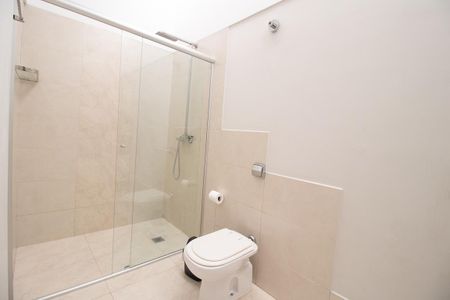 Casa à venda com 290m², 4 quartos e 4 vagas Casa à venda com 290m², 4 quartos e 4 vagasBanheiro da Suíte 2