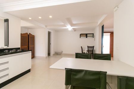 Casa à venda com 290m², 4 quartos e 4 vagas Casa à venda com 290m², 4 quartos e 4 vagasCozinha - Armários