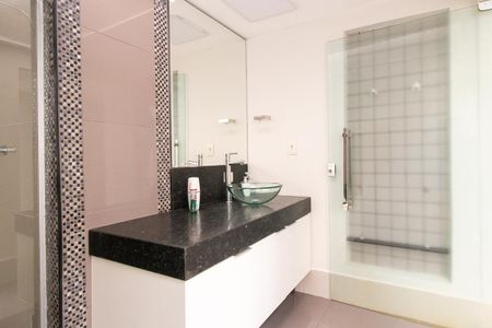 Casa à venda com 290m², 4 quartos e 4 vagas Casa à venda com 290m², 4 quartos e 4 vagasBanheiro da Suíte 3