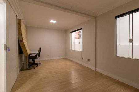 Casa à venda com 290m², 4 quartos e 4 vagas Casa à venda com 290m², 4 quartos e 4 vagasQuarto 2