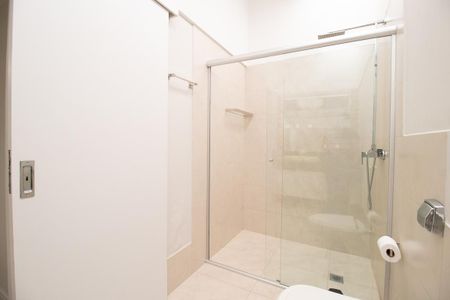 Casa à venda com 290m², 4 quartos e 4 vagas Casa à venda com 290m², 4 quartos e 4 vagasBanheiro da Suíte 2