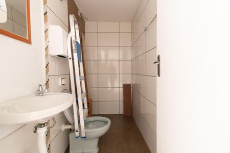Casa à venda com 290m², 4 quartos e 4 vagas Casa à venda com 290m², 4 quartos e 4 vagasBanheiro de serviço