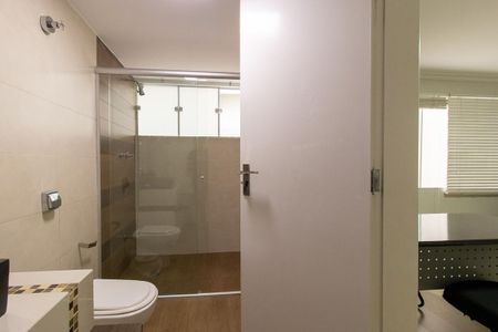 Casa à venda com 290m², 4 quartos e 4 vagas Casa à venda com 290m², 4 quartos e 4 vagasBanheiro da Suíte 1