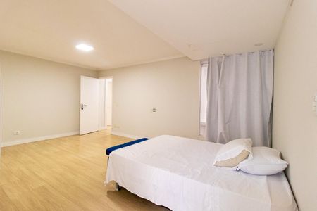 Casa à venda com 290m², 4 quartos e 4 vagas Casa à venda com 290m², 4 quartos e 4 vagasQuarto 4 - Suíte