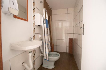 Casa à venda com 290m², 4 quartos e 4 vagas Casa à venda com 290m², 4 quartos e 4 vagasBanheiro de serviço