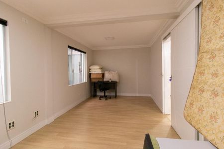 Casa à venda com 290m², 4 quartos e 4 vagas Casa à venda com 290m², 4 quartos e 4 vagasQuarto 2