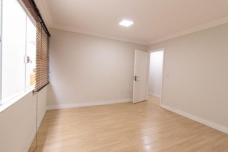 Casa à venda com 290m², 4 quartos e 4 vagas Casa à venda com 290m², 4 quartos e 4 vagasQuarto 3 - Suíte