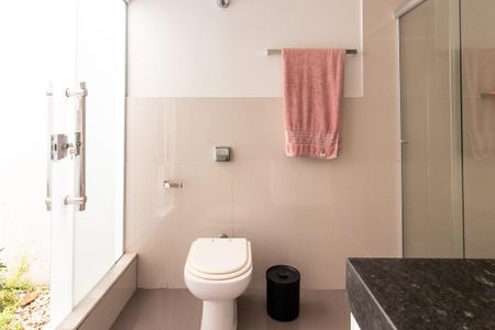 Casa à venda com 290m², 4 quartos e 4 vagas Casa à venda com 290m², 4 quartos e 4 vagasBanheiro da Suíte 3