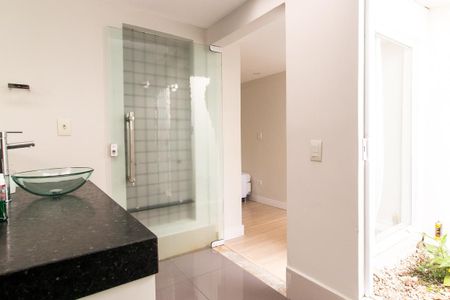 Casa à venda com 290m², 4 quartos e 4 vagas Casa à venda com 290m², 4 quartos e 4 vagasBanheiro da Suíte 3