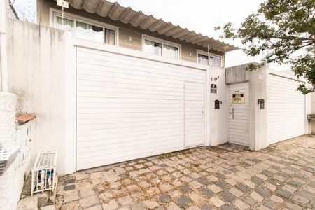 Casa à venda com 290m², 4 quartos e 4 vagas Casa à venda com 290m², 4 quartos e 4 vagasFachada