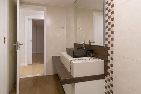 Casa à venda com 290m², 4 quartos e 4 vagas Casa à venda com 290m², 4 quartos e 4 vagasBanheiro da Suíte 1