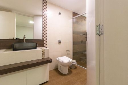 Casa à venda com 290m², 4 quartos e 4 vagas Casa à venda com 290m², 4 quartos e 4 vagasBanheiro da Suíte 1