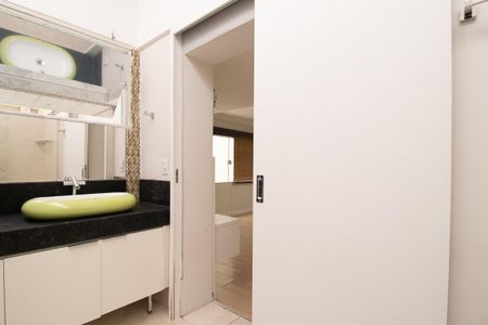 Casa à venda com 290m², 4 quartos e 4 vagas Casa à venda com 290m², 4 quartos e 4 vagasBanheiro da Suíte 2