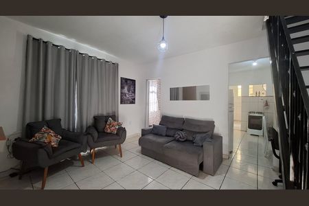 Casa para alugar com 50m², 2 quartos e sem vaga Casa para alugar com 50m², 2 quartos e sem vagaSala