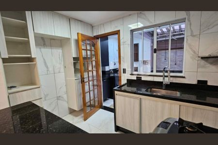 Casa à venda com 90m², 3 quartos e 2 vagas