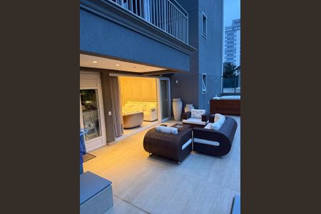 Apartamento à venda com 180m², 3 quartos e 3 vagas Apartamento à venda com 180m², 3 quartos e 3 vagasVaranda