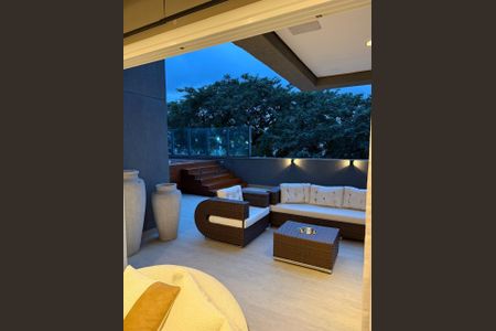 Apartamento à venda com 180m², 3 quartos e 3 vagas Apartamento à venda com 180m², 3 quartos e 3 vagasVaranda
