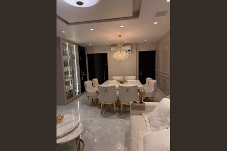 Apartamento à venda com 180m², 3 quartos e 3 vagas Apartamento à venda com 180m², 3 quartos e 3 vagasSala de Jantar
