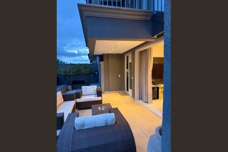 Apartamento à venda com 180m², 3 quartos e 3 vagas Apartamento à venda com 180m², 3 quartos e 3 vagasVaranda