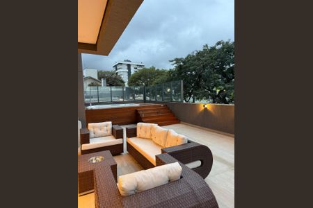 Apartamento à venda com 180m², 3 quartos e 3 vagas Apartamento à venda com 180m², 3 quartos e 3 vagasVaranda