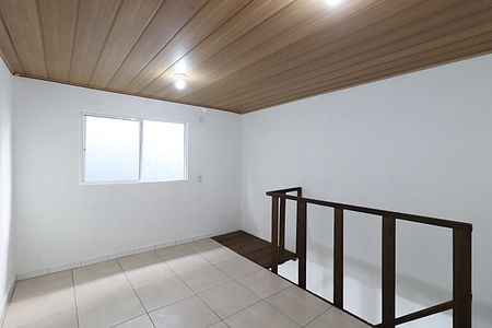Quarto de casa para alugar com 1 quarto, 28m² em Mário Quintana, Porto Alegre